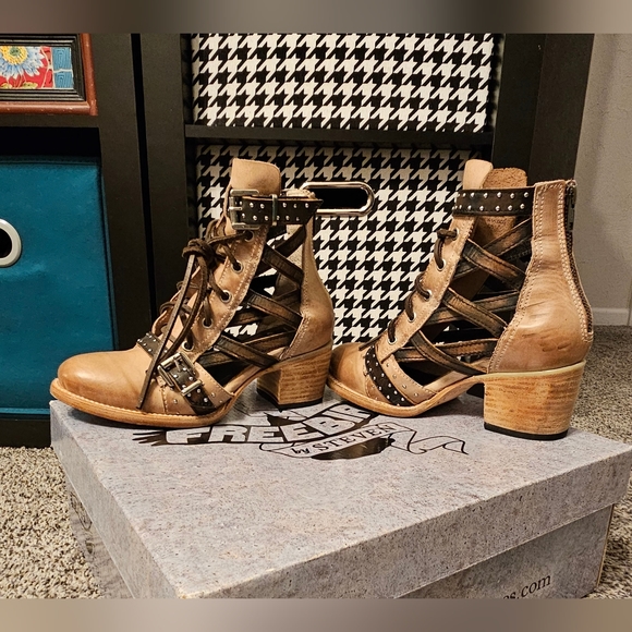 Freebird by Steven - Cheyenne Taupe Multi size 7 - Picture 3 of 6